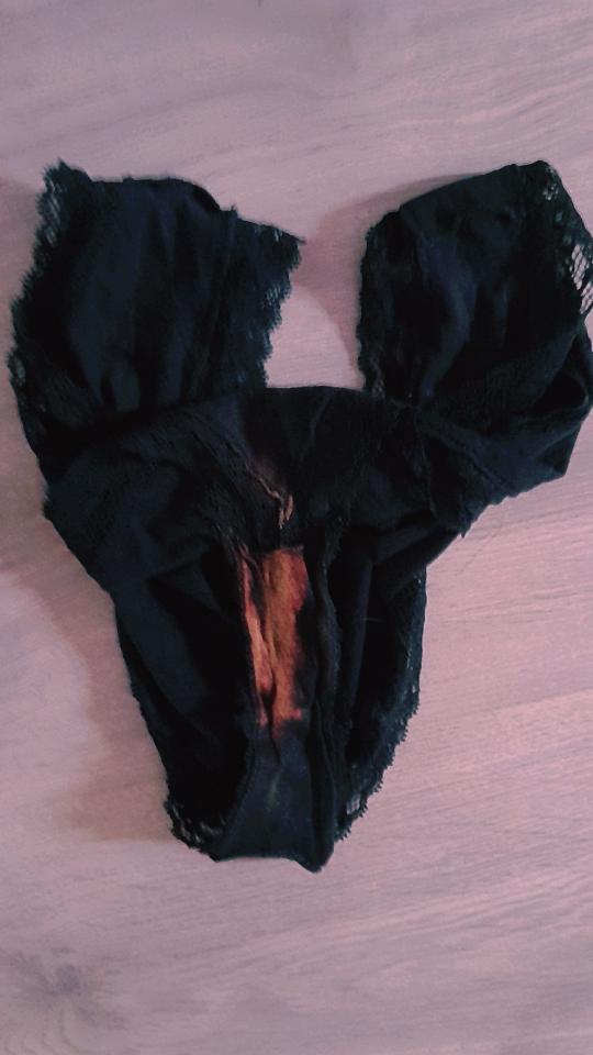 Slip mit Deutlichen Gebrauchspuren