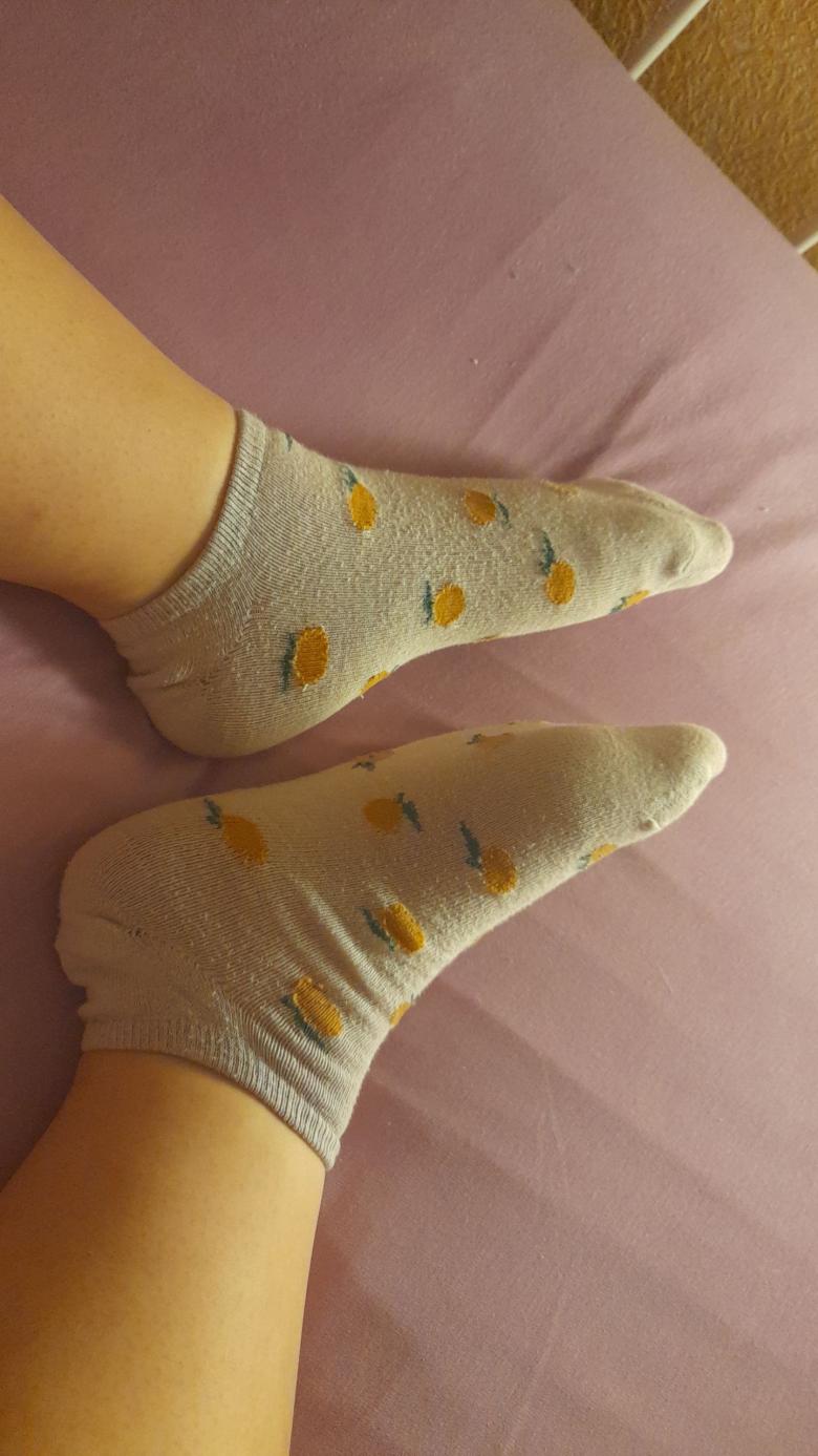 süße Socken mit Orangenmuster