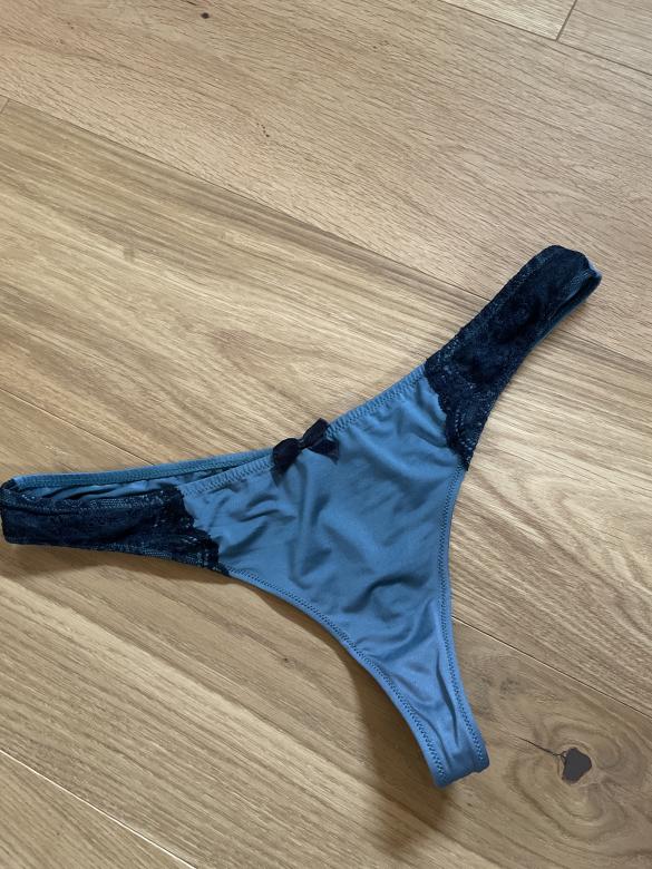 Krankenhausschicht getragener String