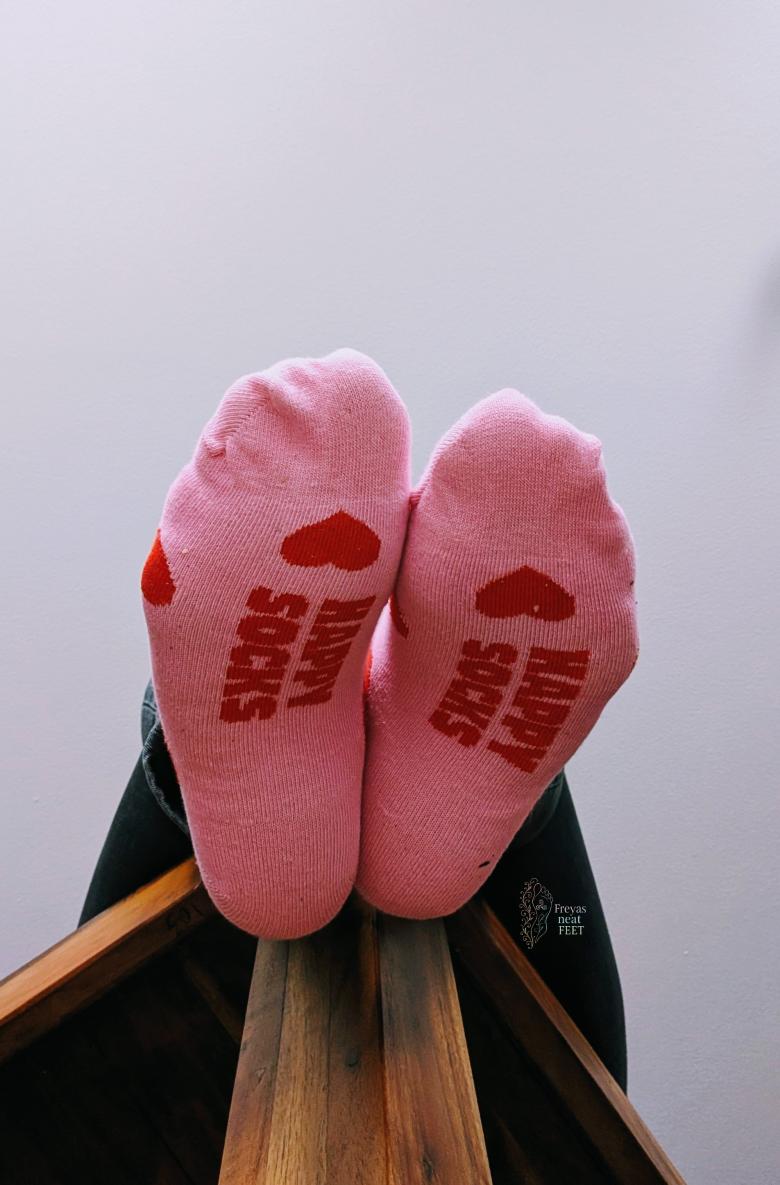 Rosa Sneakersocken mit Herzen